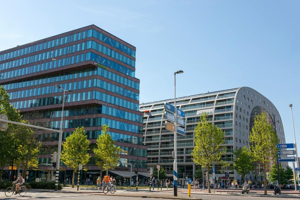 Comment Netflix Révolutionne l'Industrie du Contenu Créatif : Impact et Transformations